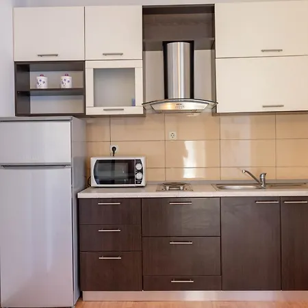 By The Sea West Apartman