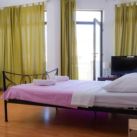 By The Sea West Apartman