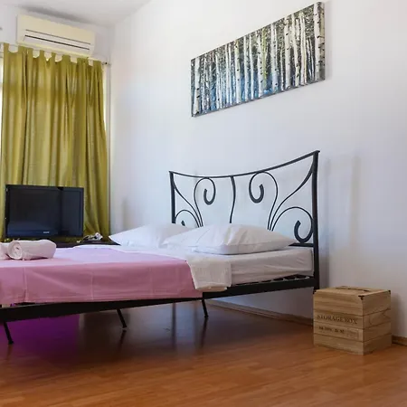 By The Sea West * Kastela