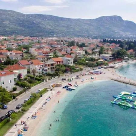 By The Sea West Apartman