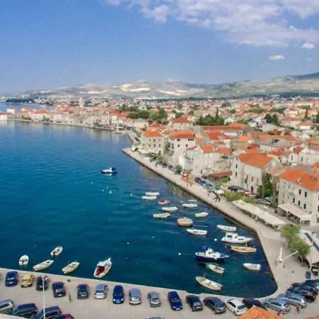 By The Sea West Apartman