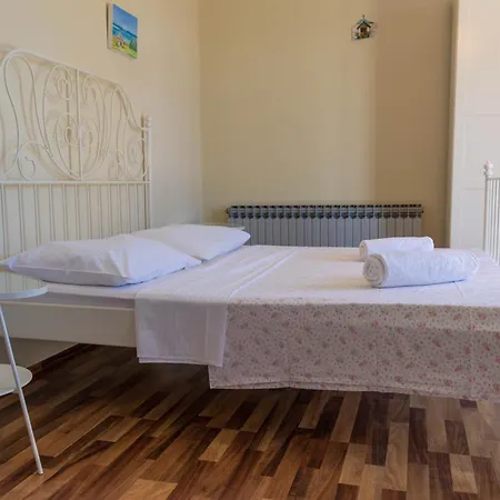 By The Sea West Apartman *