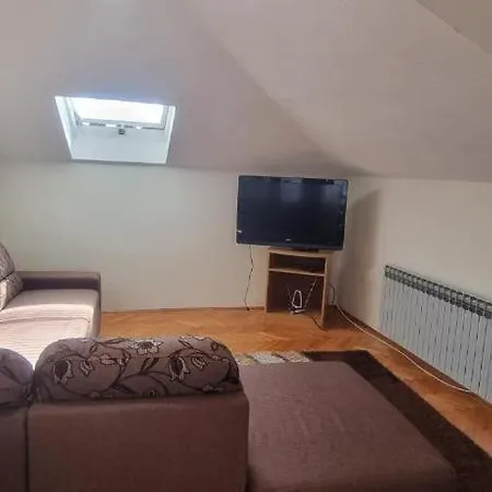 By The Sea West * Kastela