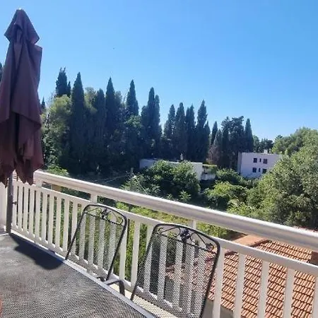 By The Sea West Apartman